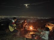 Panorama malam hari di Gunung Geulis