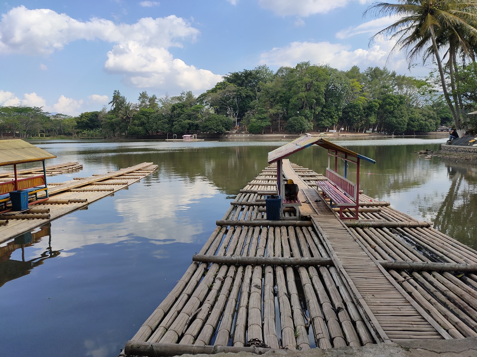 Rakit atau getek Situ Cangkuang