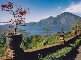 Pemandangan Danau dan Gunung Batur Bali