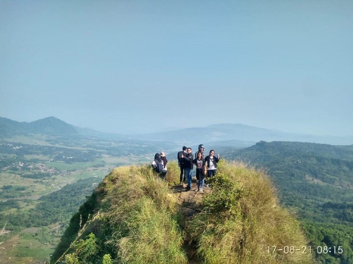 Puncak Gunung Batu Jonggol
