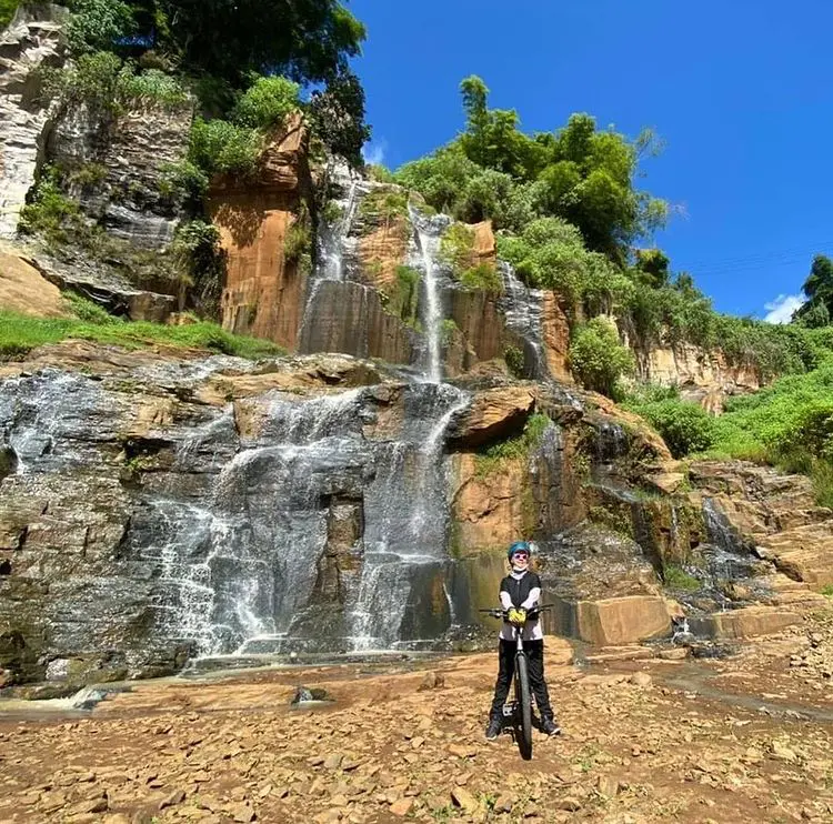 Spot Foto Tebing Batu Wisata Templek Bandung