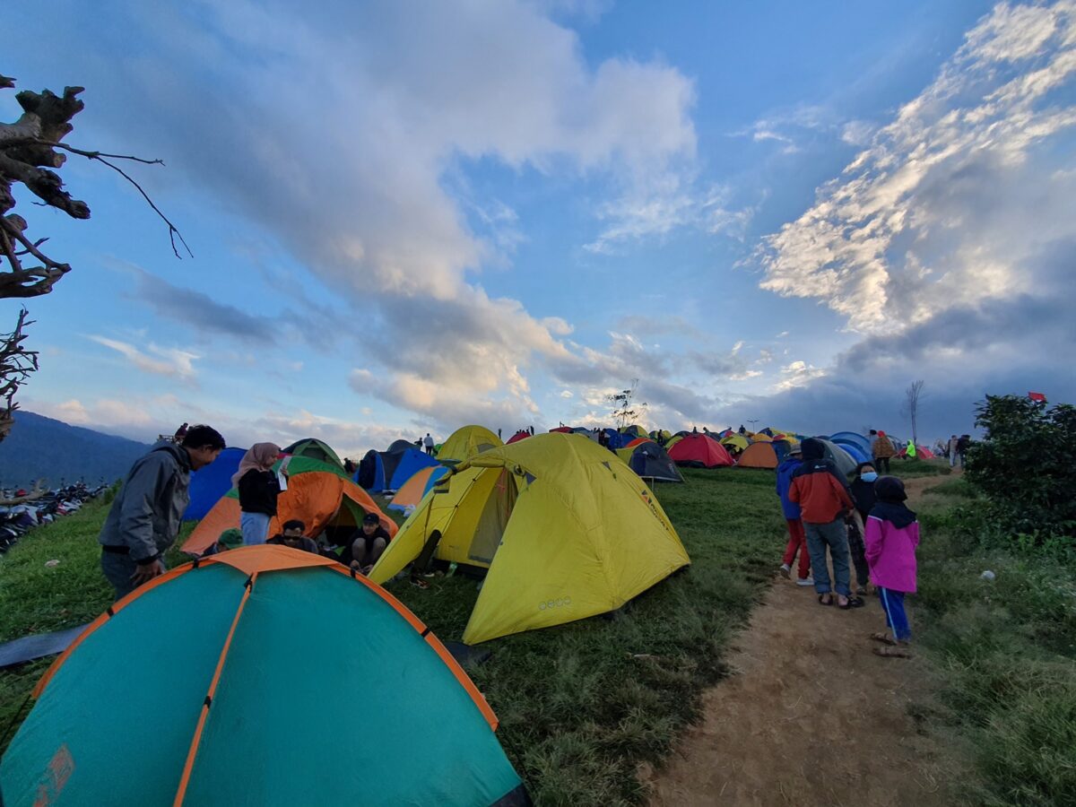 Berkemah di Bukit Taman Langit Pangalengan