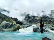 Warna Air di Kawah Ratu yang Kebiruan