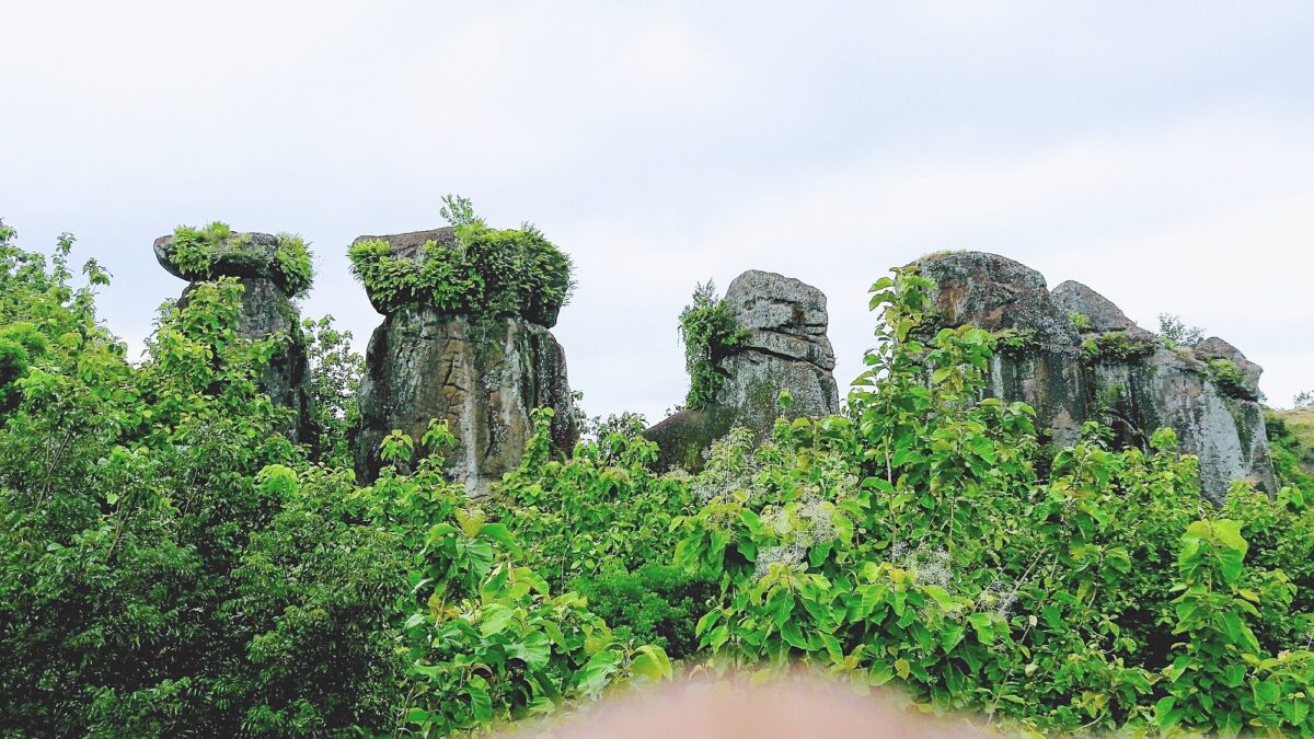 Batu So'on yang memiliki kemiripan dengan stonehenge