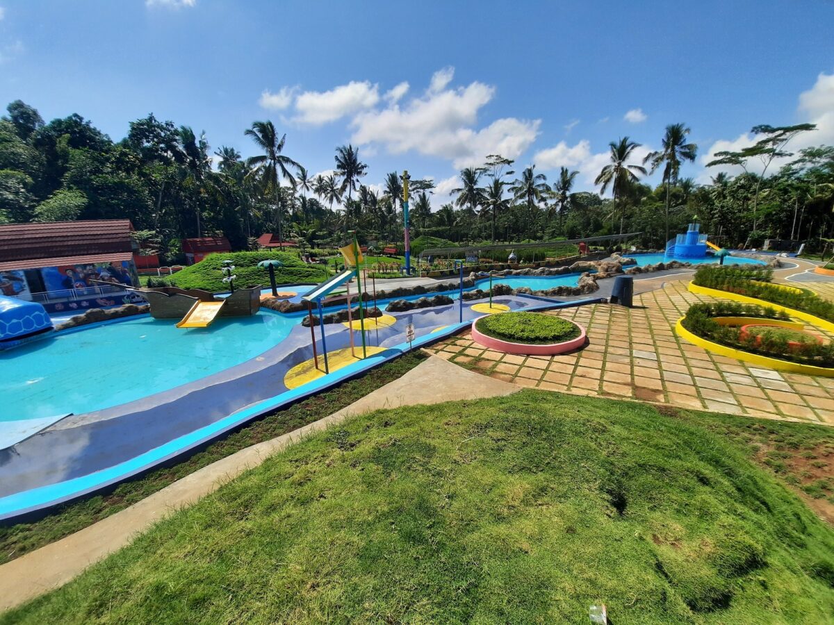 Kolam Renang di Akbar Zoo Banyuwangi
