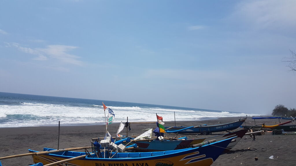 Perahu Nelayan di Pantai Bugel Yogyakarta