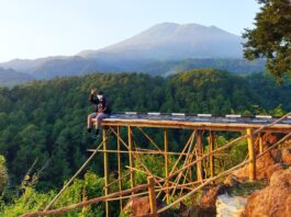 spot foto jembatan di Gunung Ciwaru