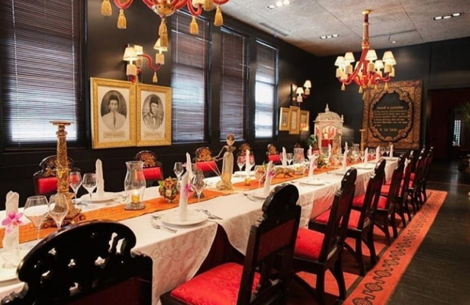 Long Table untuk acara makan formal di Tugu Kunstkring Paleis