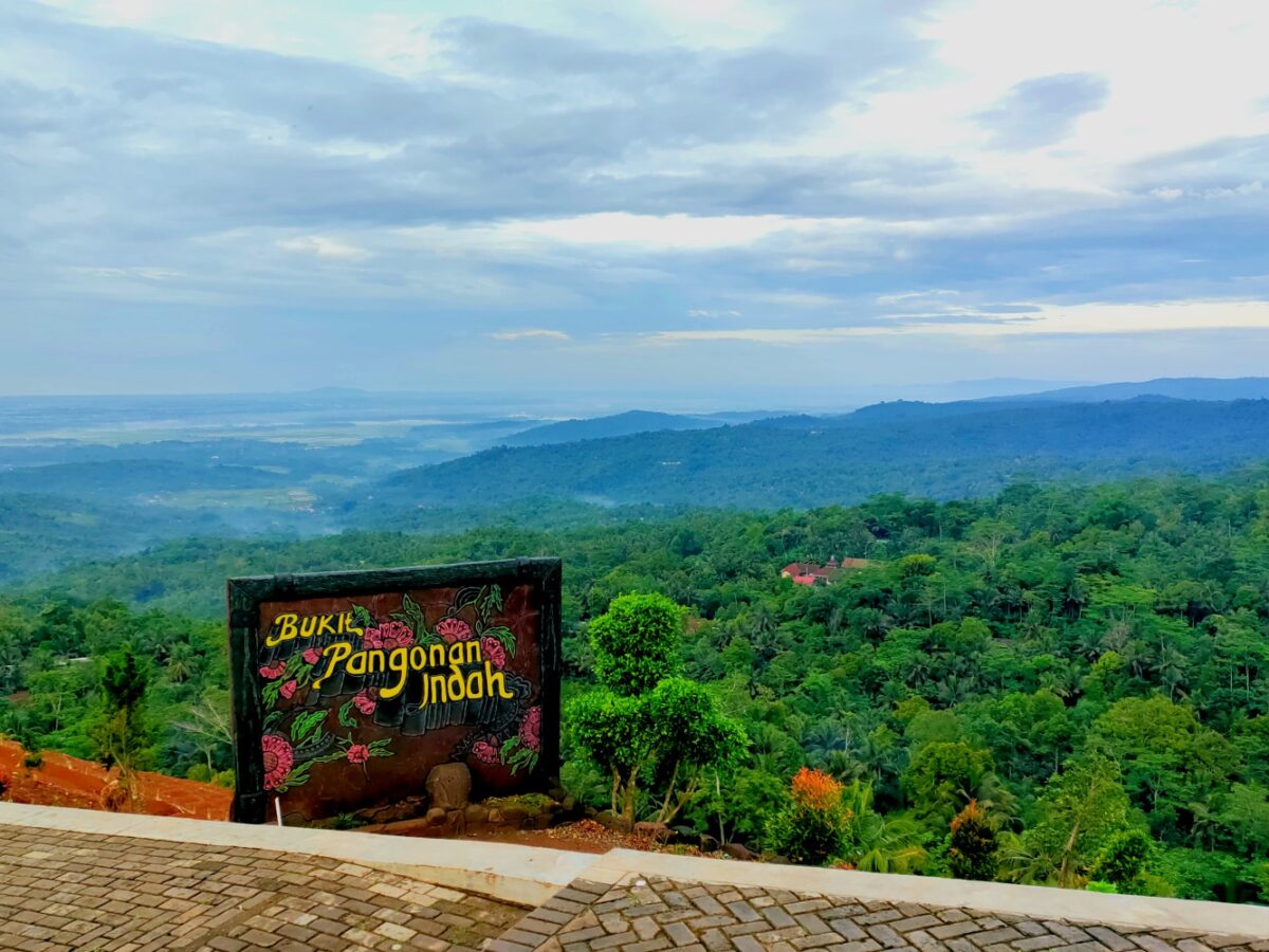 Kawasan hijau bukit pangonan indah