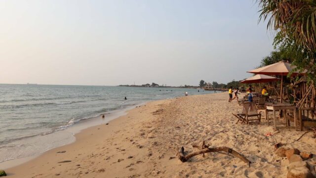 Keasrian dan kebersihan dari Pantai Bondo