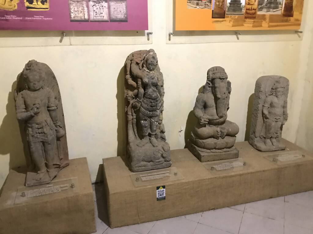 koleksi di Museum Kailasa 