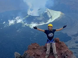 Puncak kaldera Gunung Raung