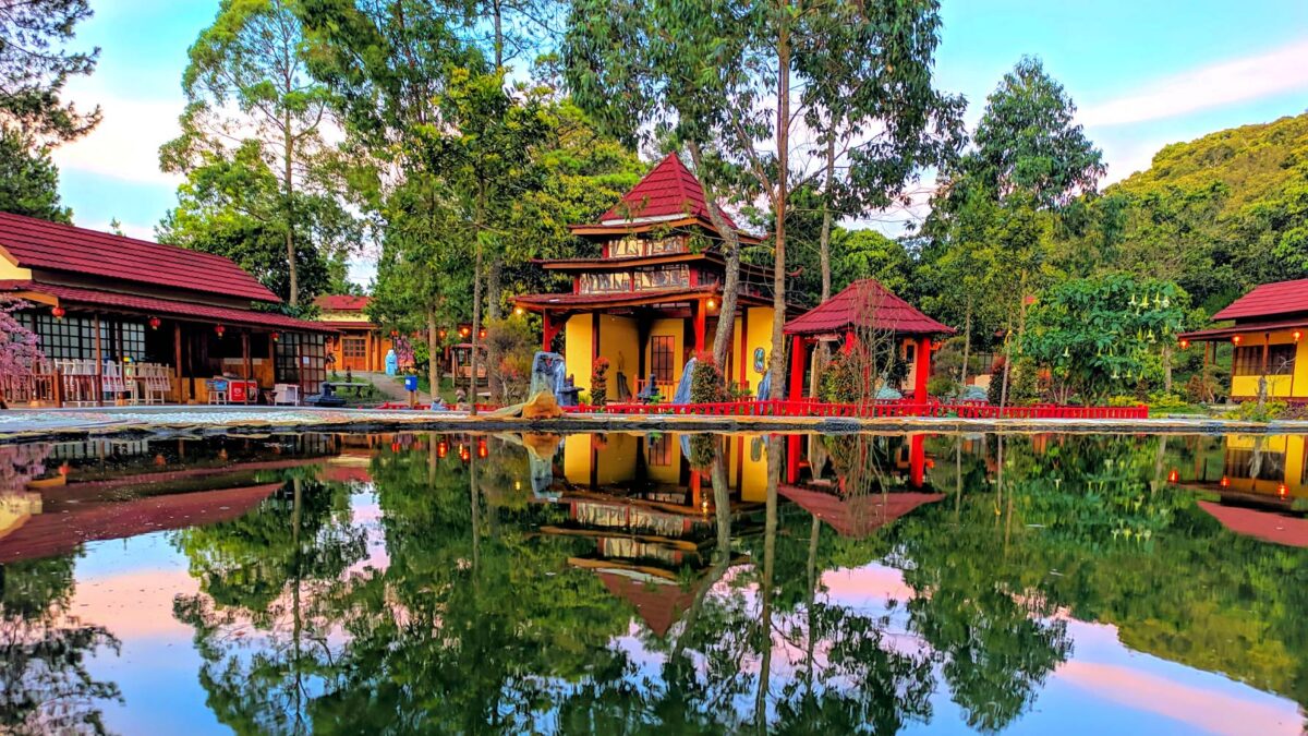 area taman bagunan khas jepang di sakura hills