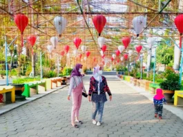 ornamen hiasan di taman alun-alun kota madiun