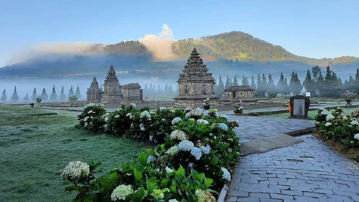 lima bangunan candi di komplek wisata Candi Arjuna