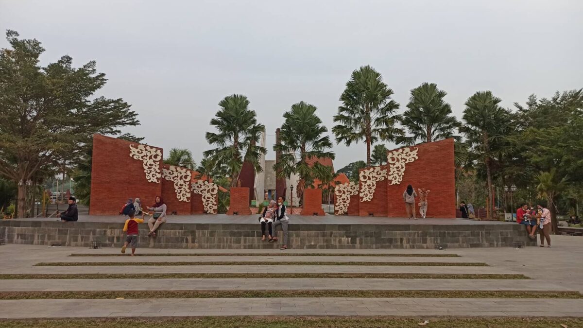 Ornamen dari Batu Bata Khas Kerajaan Majapahit