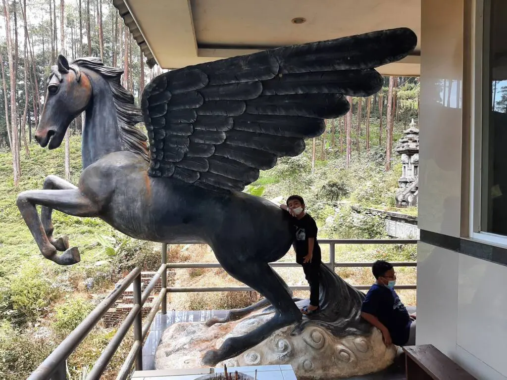 Patung Kuda Terbang di depan Kraton