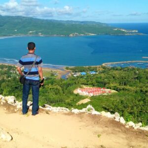 Panorama bentang alam laut dari ketinggian Sentono Gentong
