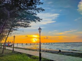 Pantai Widuri dengan dermaganya