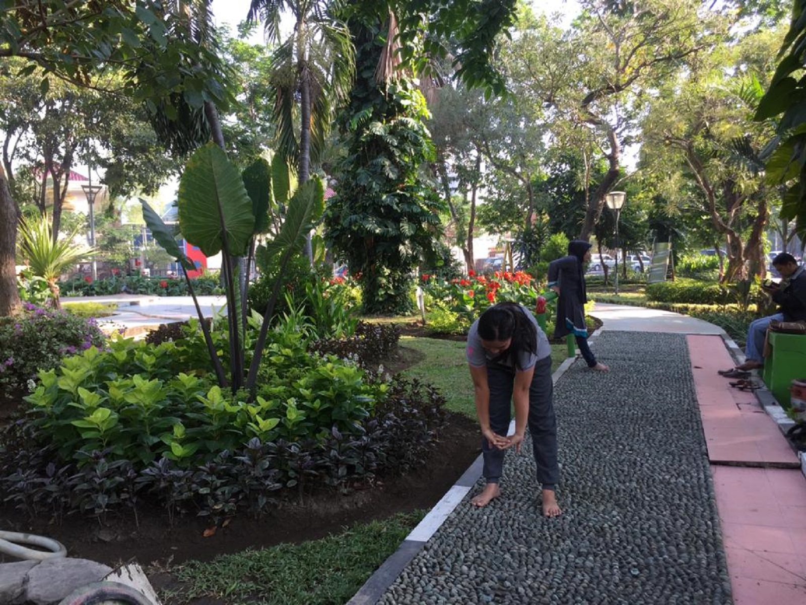 Terapi batu di Taman Lansia