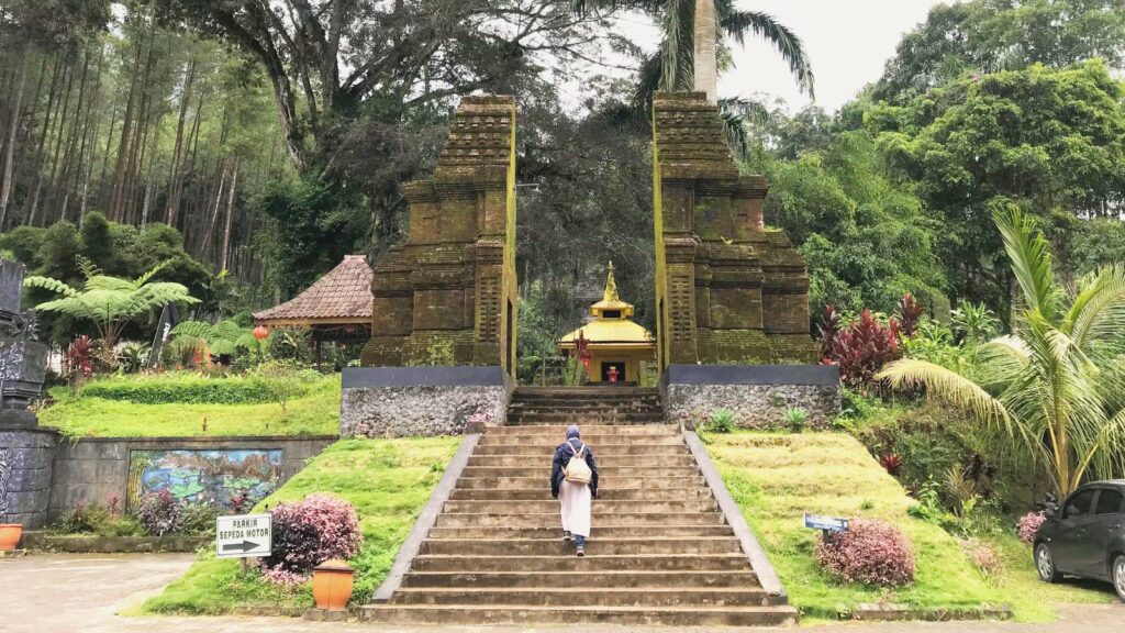 Area taman Kraton Gunung Kawi