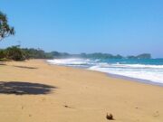 area tepi pantai jolangkung malang