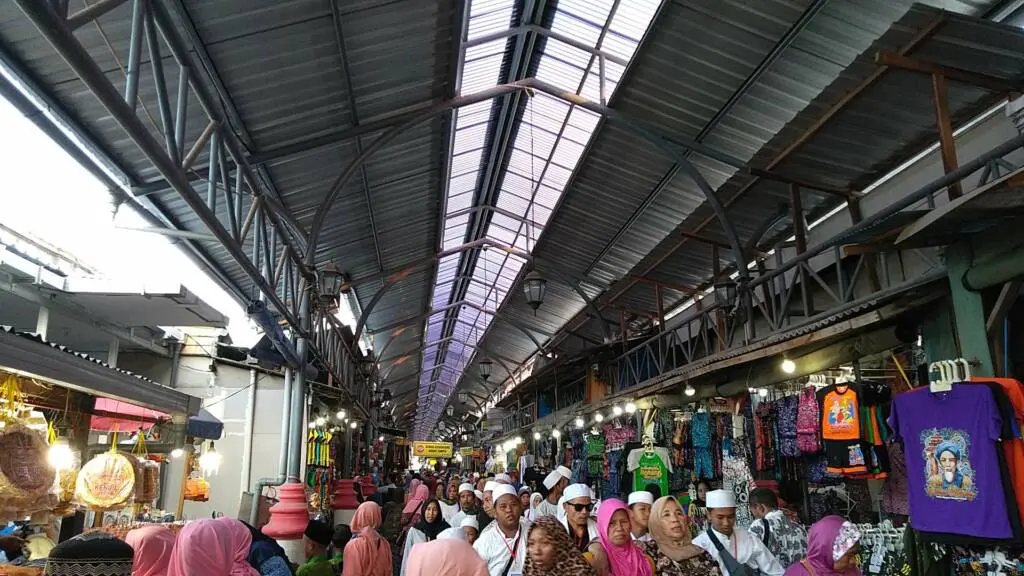 Pasar di Makam Sunan Bonang