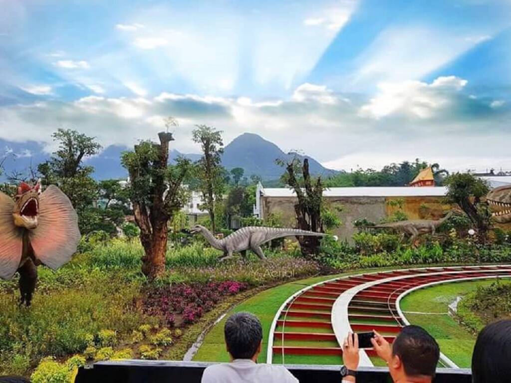 Atraksi Five Ages of Dinosaurus di Jatim Park 3.