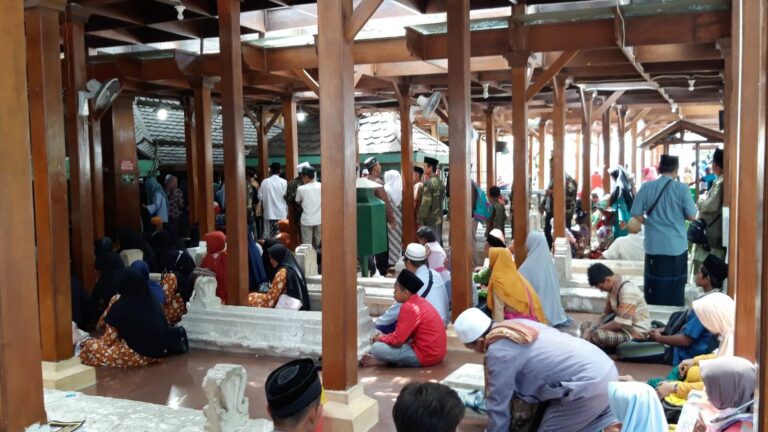 Makam Sunan Giri Wisata Religi And Sejarah Gratis September 2024