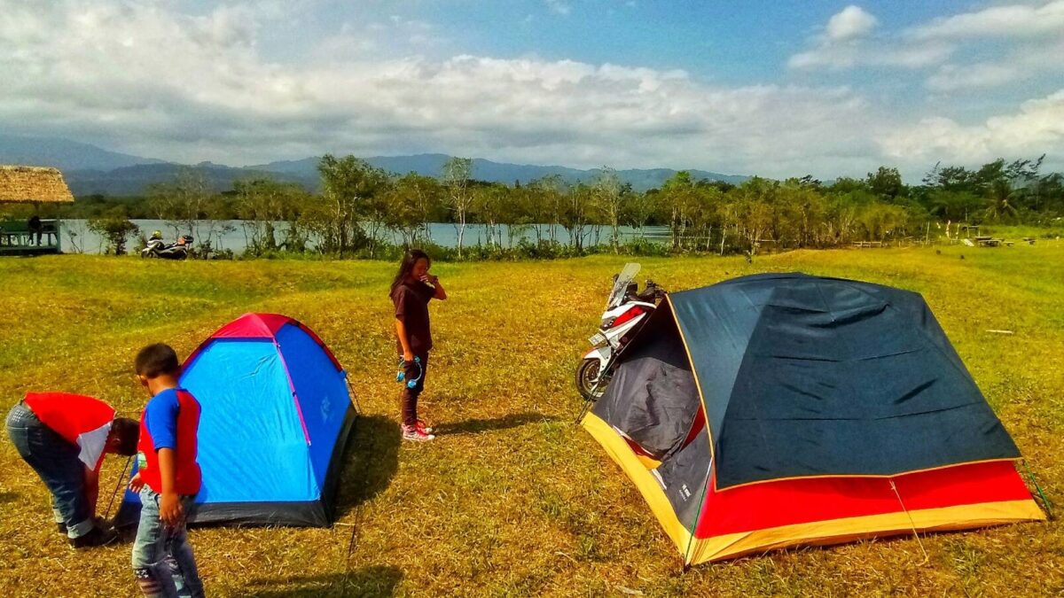 Berkemah di River Tubing