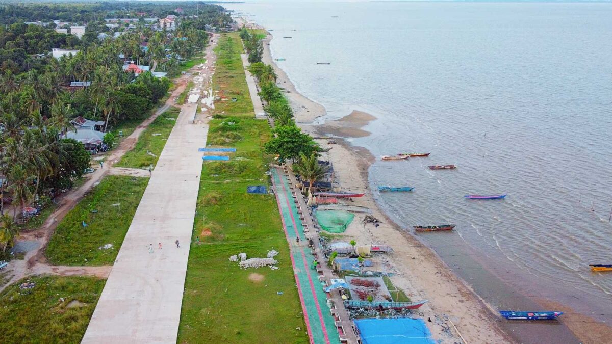 Garis Pantai Amal Lama yang begitu panjang