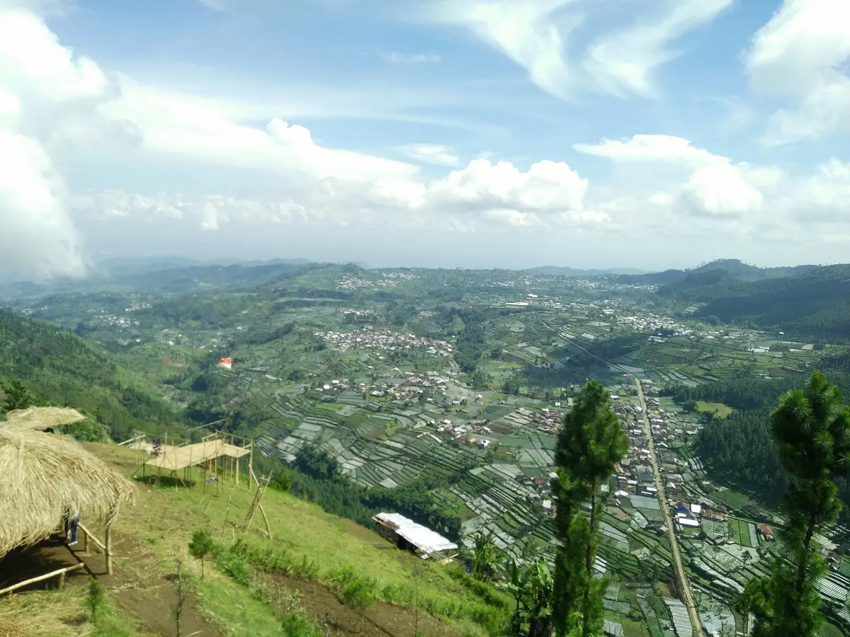 Pesona dari puncak bukit