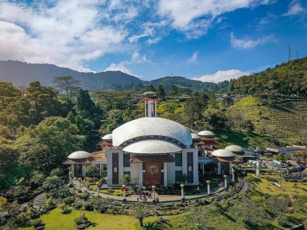 7 Tempat Wisata Di Puncak Bernuansa Alam Memukau