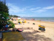 Suasana di tepi pantai manggar balikpapan