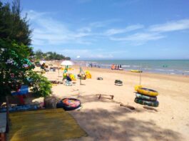 Suasana di tepi pantai manggar balikpapan