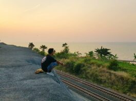 suasana sore di Pantai Jodo Batang