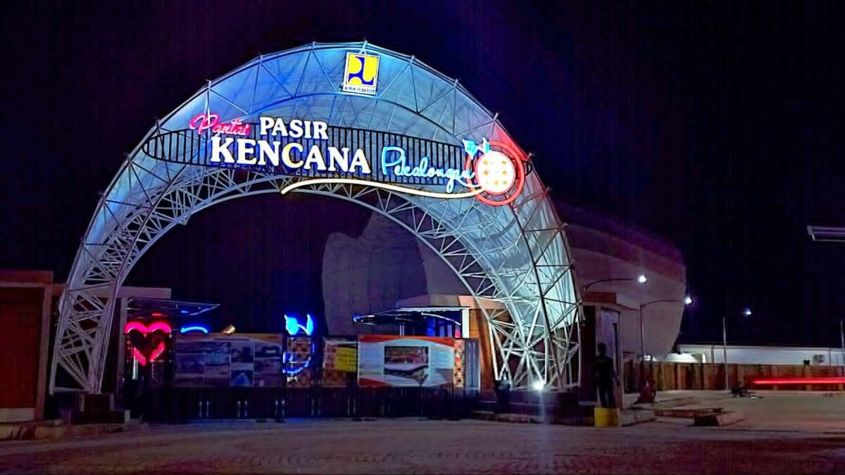 suasana malam di Taman Wisata Pasir Kencana