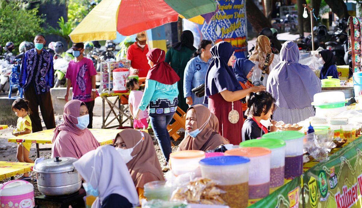 Penjual kuliner di Wisata Mawarung Baimbai