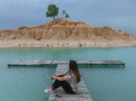 Area gurun pasir dengan telaga yang cantik