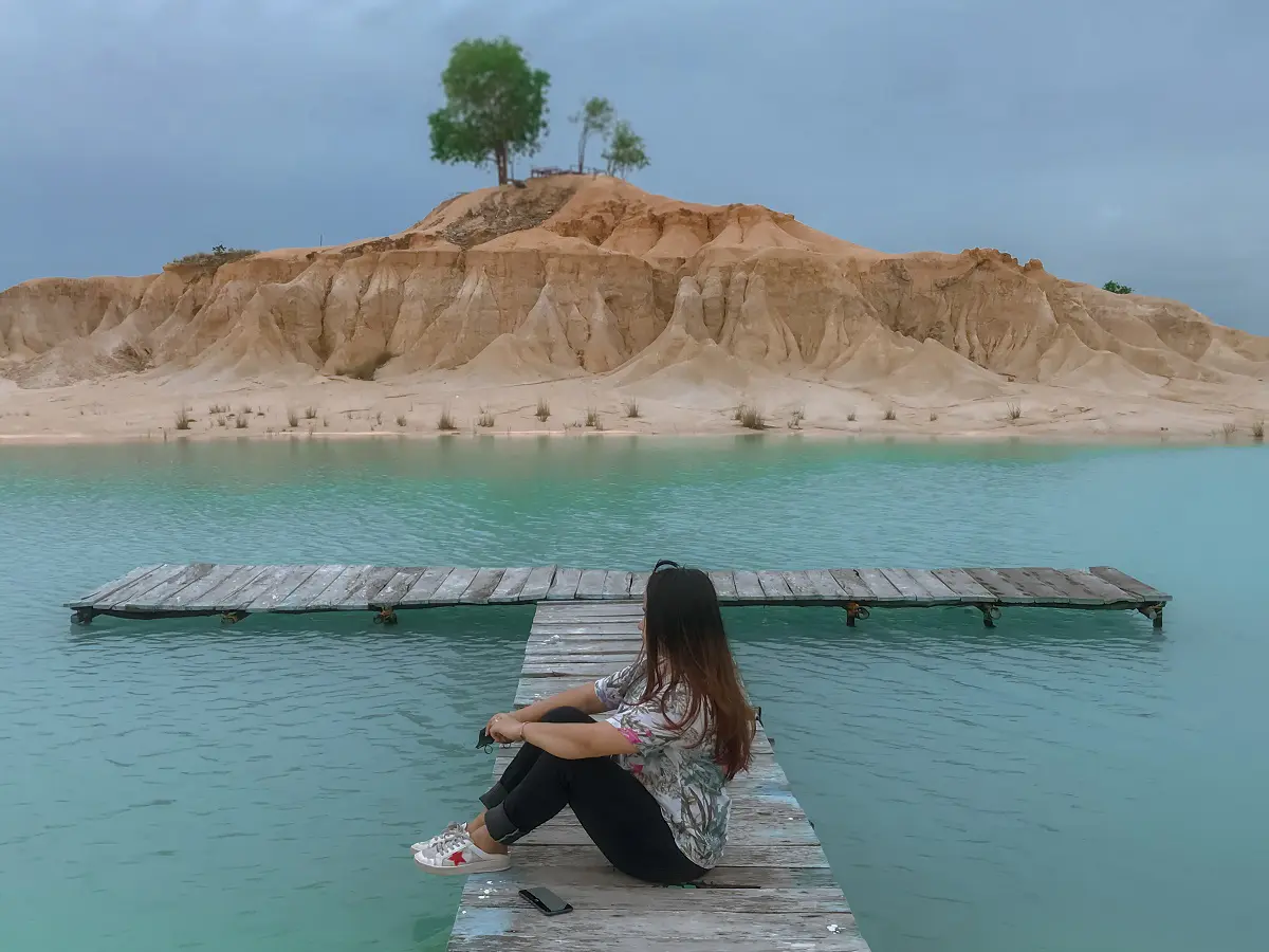 Area gurun pasir dengan telaga yang cantik