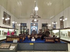 Suasana di dalam Museum Radya Pustaka