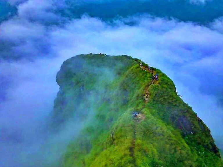 puncak gunung batu jonggol bogor