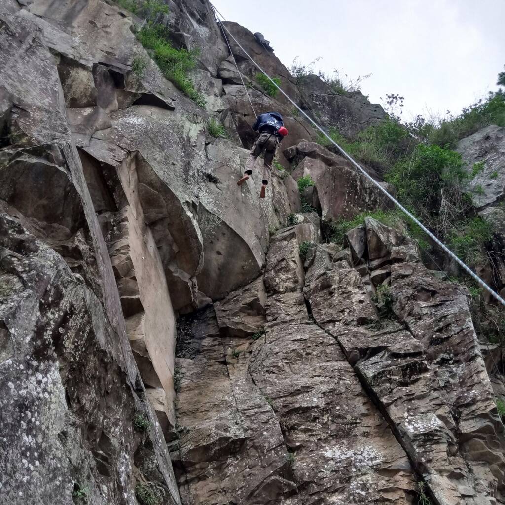 Aktivitas panjat tebing di dinding batu raksasa Gunung Batu Lembang