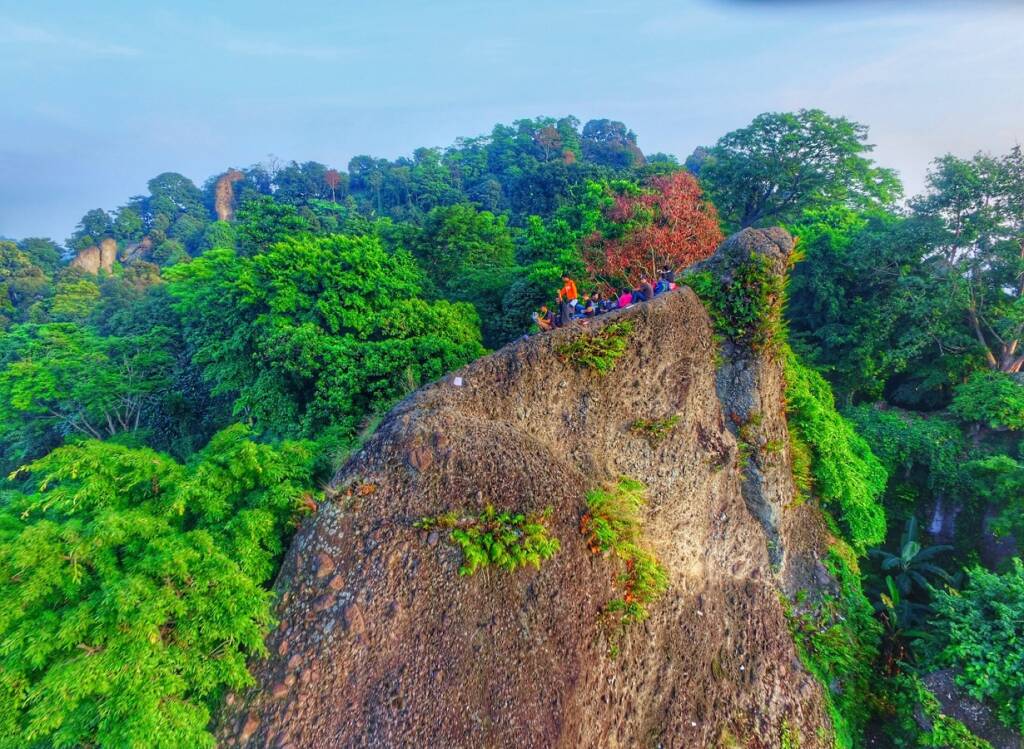 Puncak Gunung Munara Bogor.