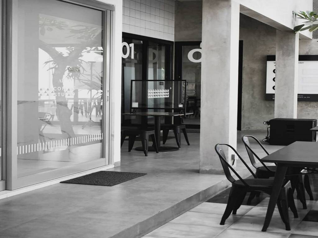 Alinea Cafe dengan konsep minimalis