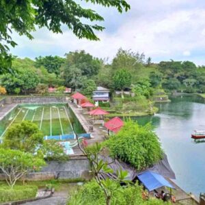 Kolam renang di Taman Narmada Lombok Barat