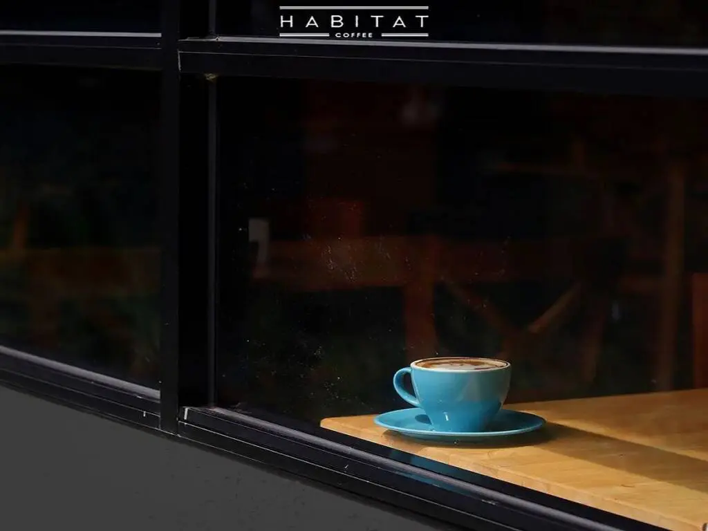Memulai pagi dengan ngopi di Habitat Cafe