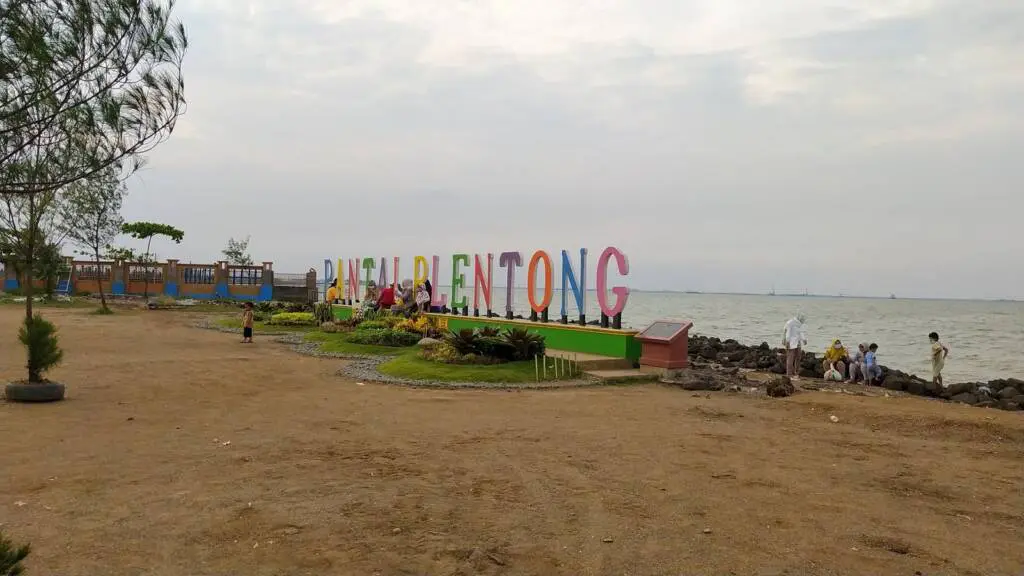 Pantai Plentong Indramayu.