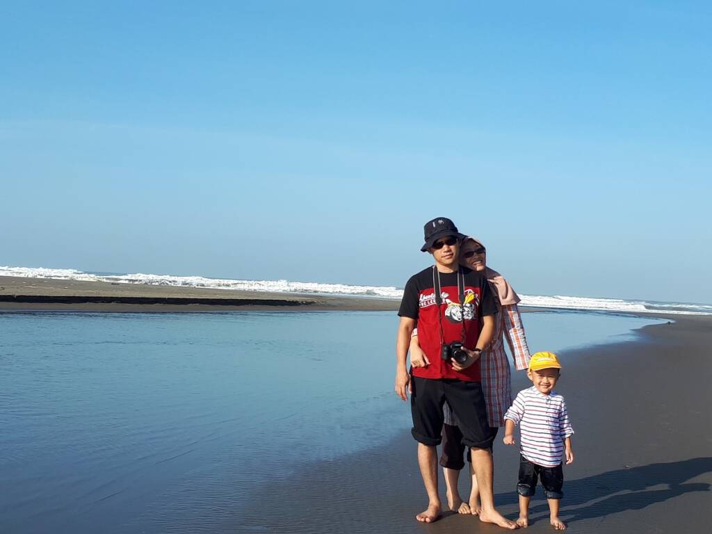 Pantai Suliwa Cianjur untuk rekreasi bersama keluarga.