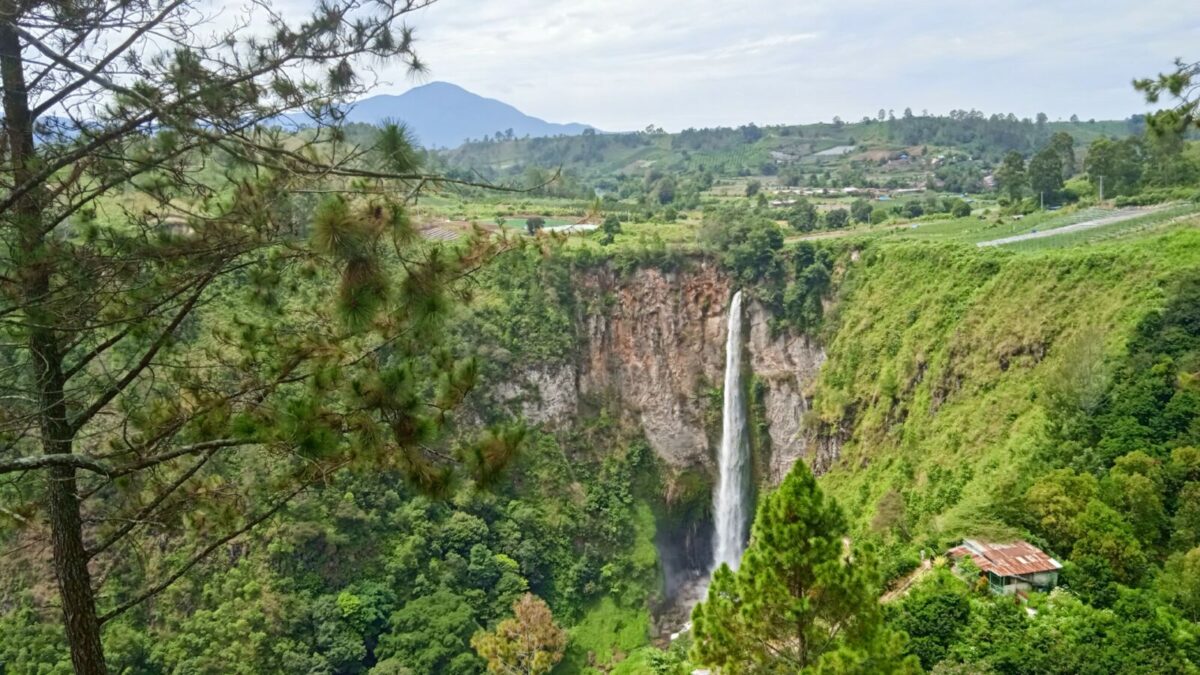 Air Terjun Sipiso Piso